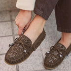 A7767 MOCASÍN SERRAJE FLECOS Y TACHAS MARRÓN