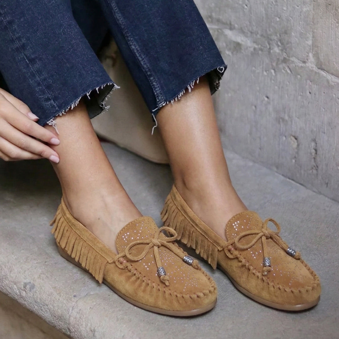 A7767 MOCASÍN SERRAJE FLECOS Y TACHAS CAMEL