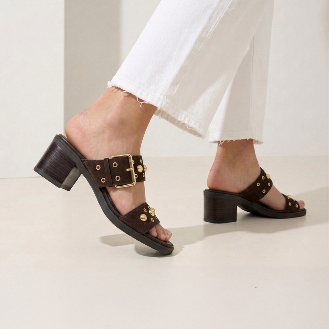 S-5 SANDALIA SERRAJE MARRÓN TACHAS DORADAS