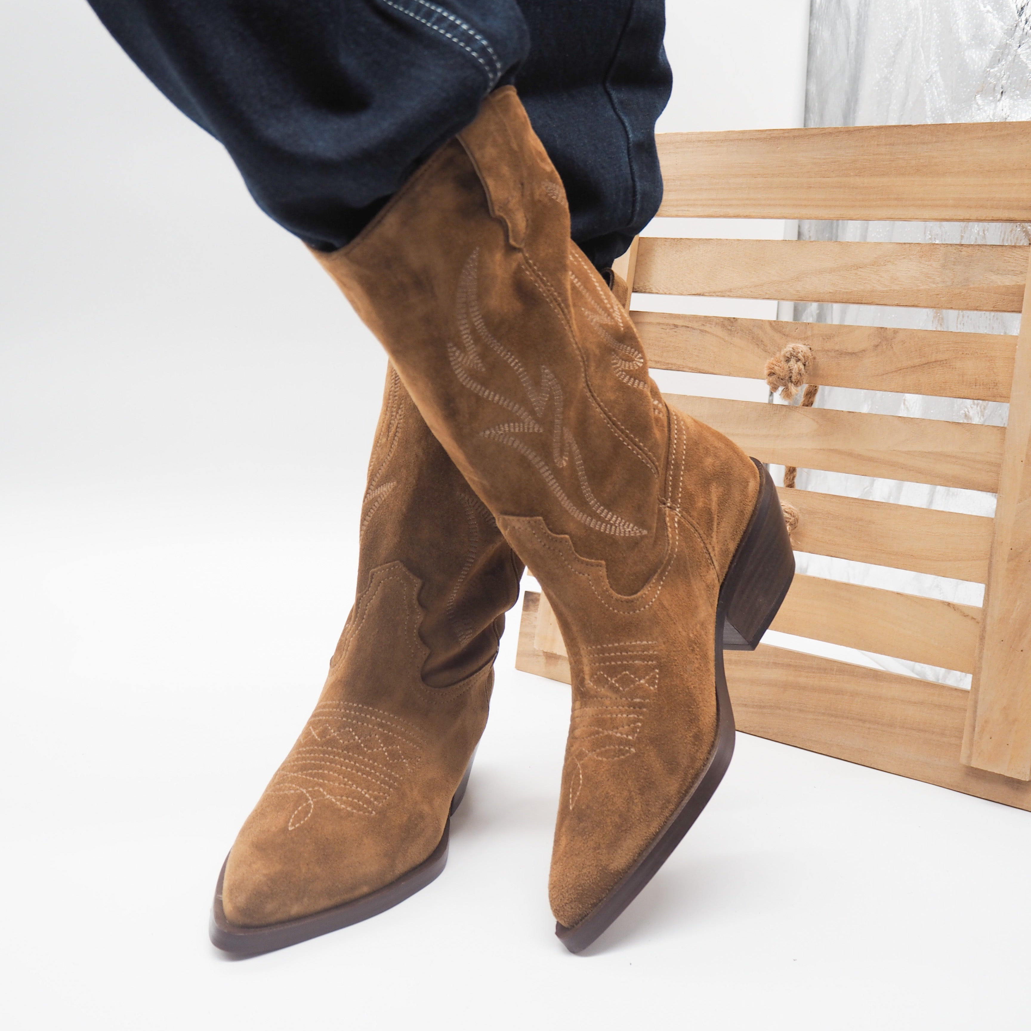 5255 BOTA ALTA COWBOY SERRAJE CUERO