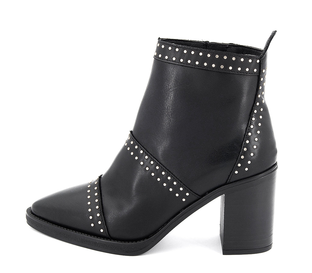 5449 BOTÍN TACHAS PIEL NEGRA