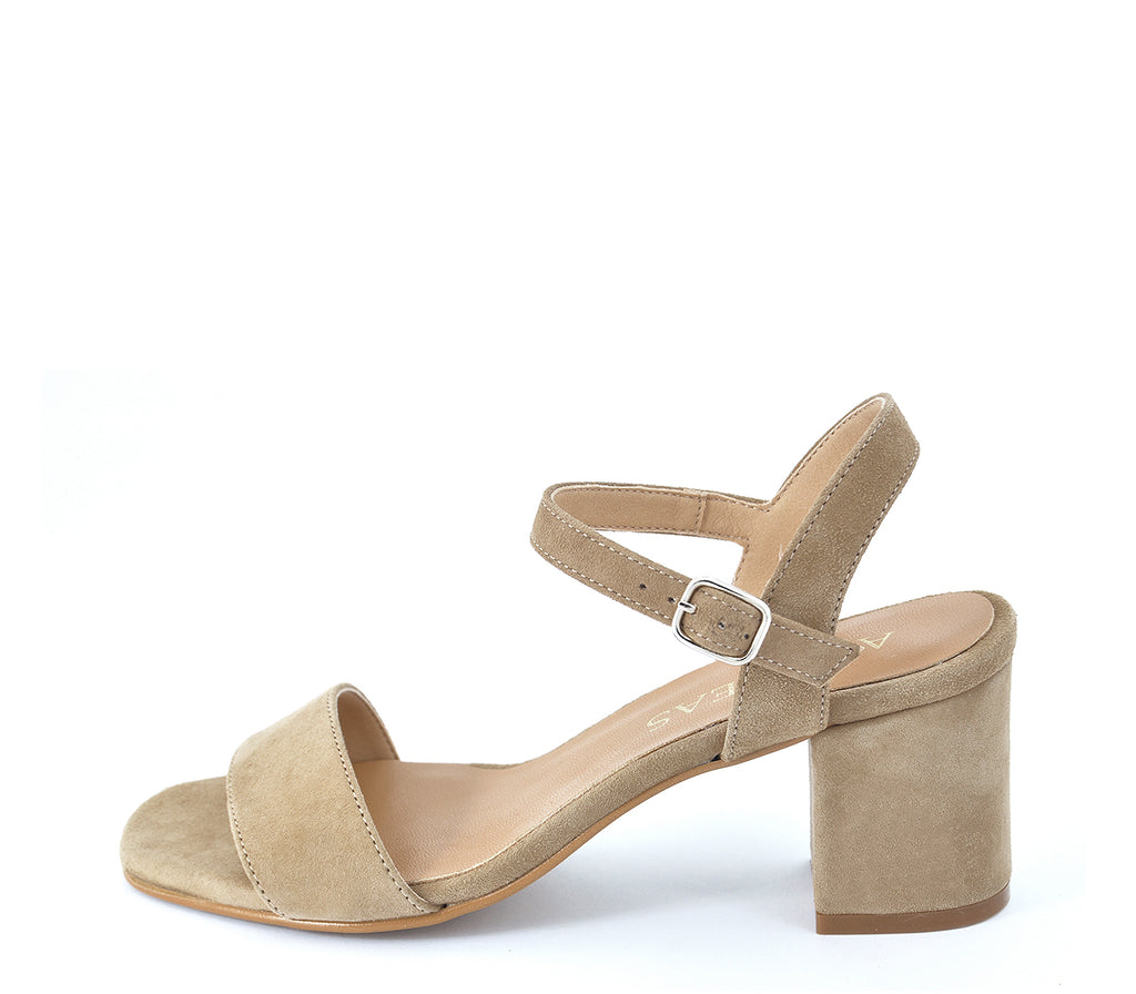 A4914 SANDALIA TACÓN ANTE CAMEL