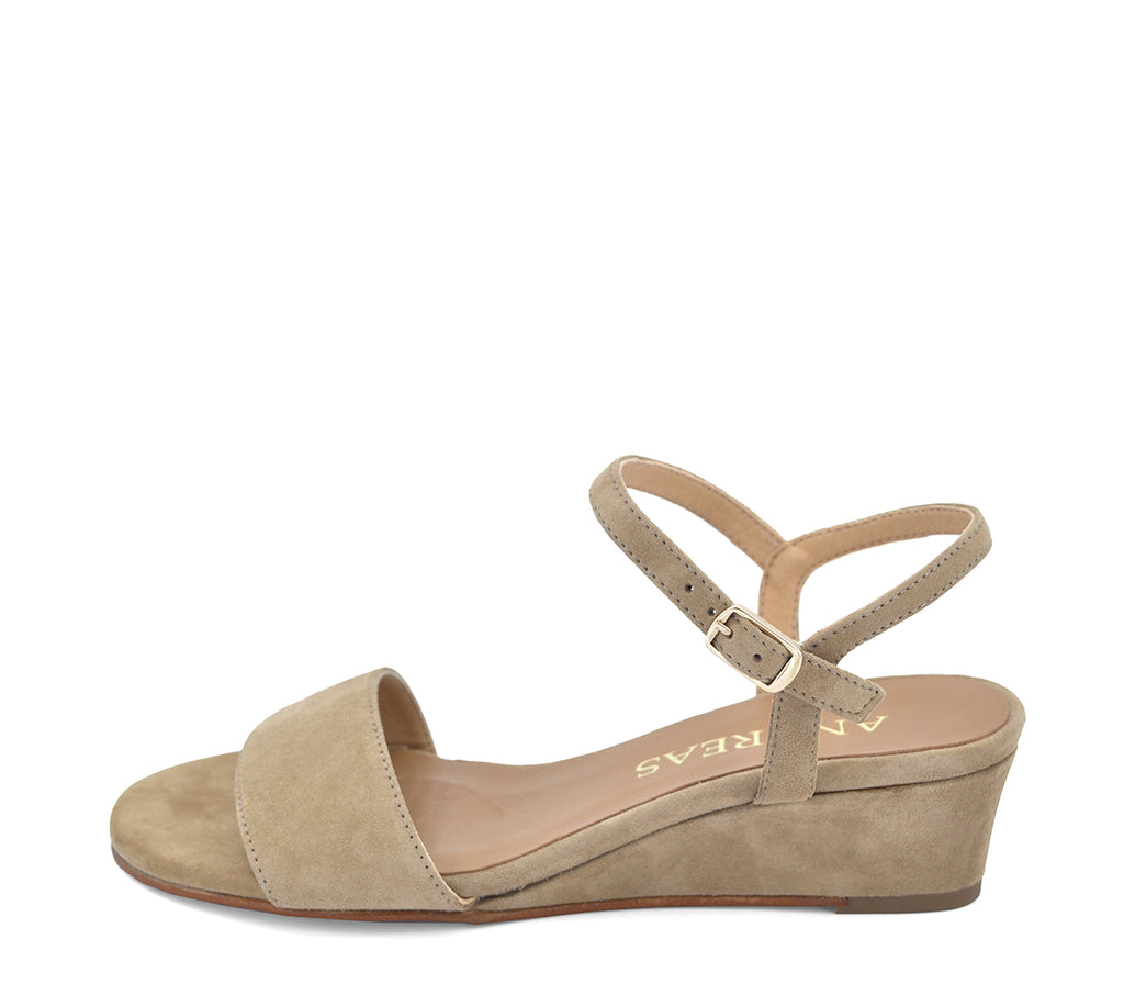 A7839 SANDALIA CUÑA ANTE CAMEL
