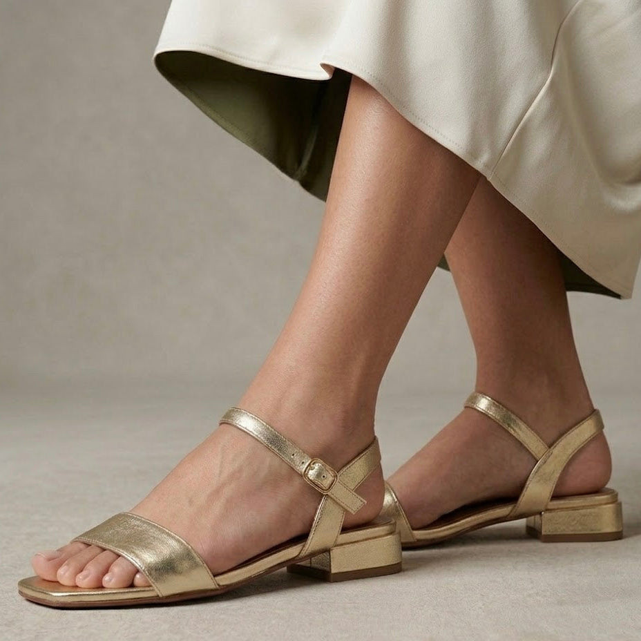 A7476 SANDALIA PLATINO TACÓN MINI