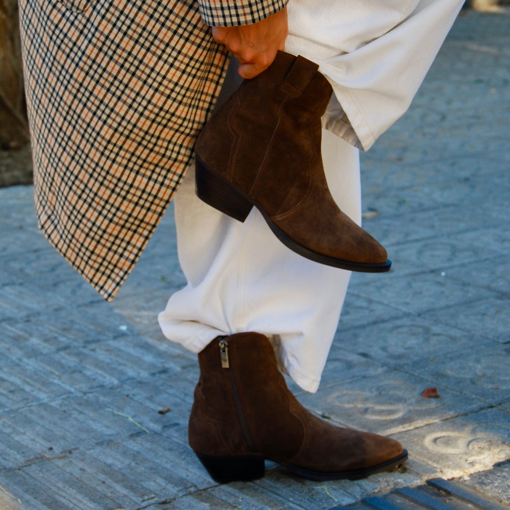 5644 BOTÍN COWBOY SERRAJE MARRÓN