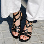 S-9 SANDALIA ROMANA TACHAS PIEL NEGRA