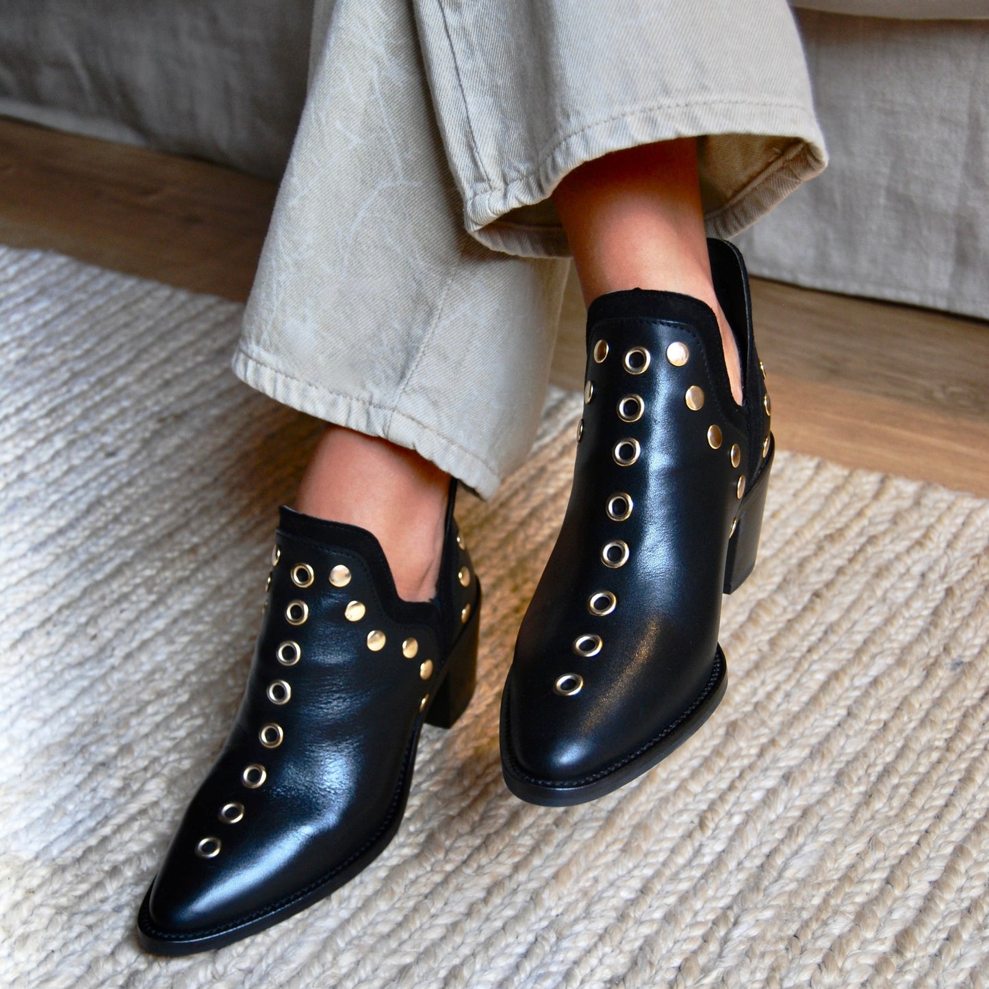 2582 BLACK BOOT
