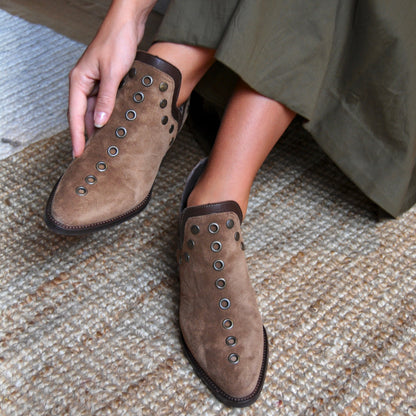 2582 CHESTNUT BOOT