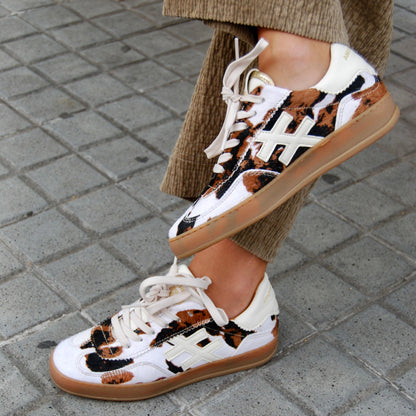 A032 COW SNEAKERS