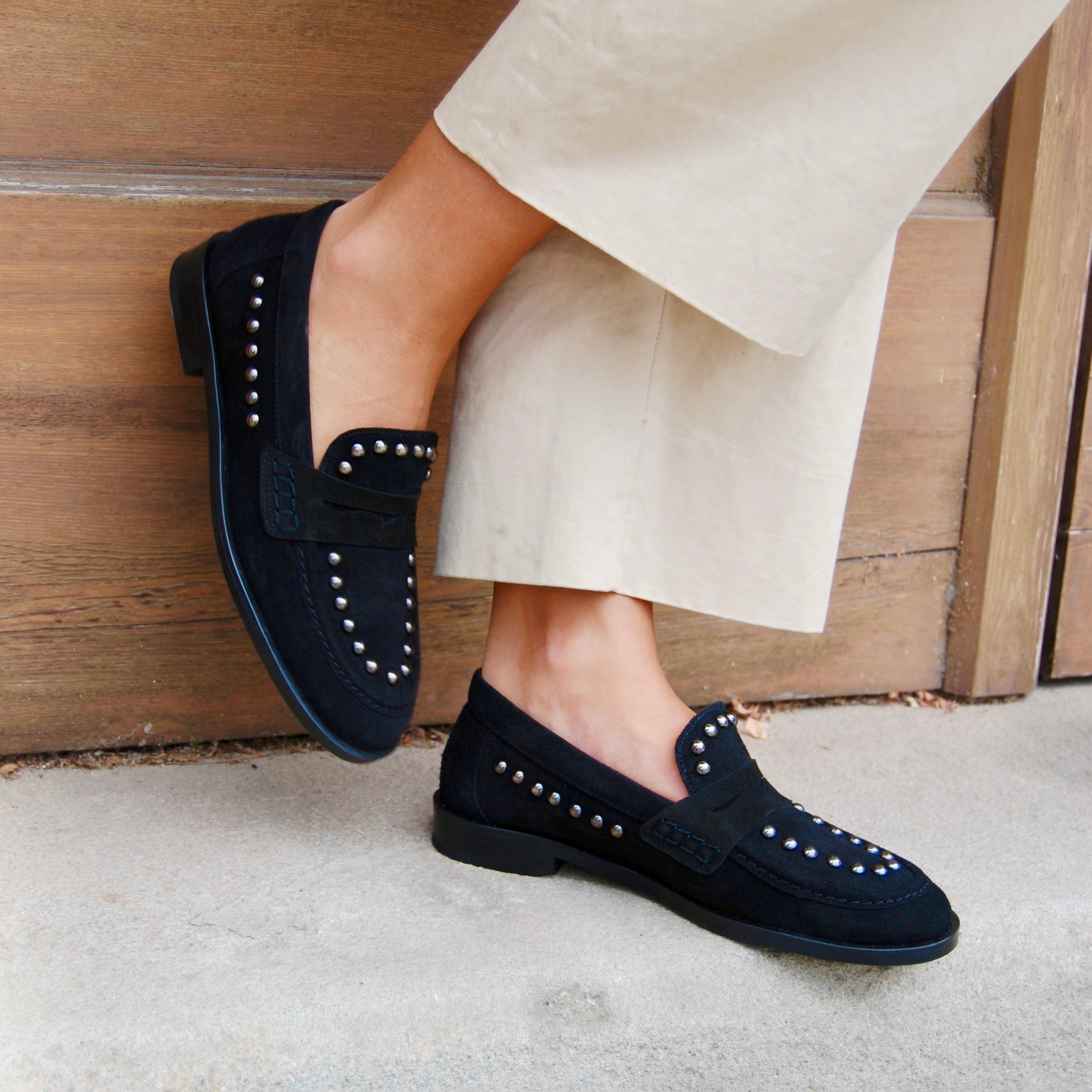 A7563 MOCASÍN TACHAS SERRAJE NEGRO