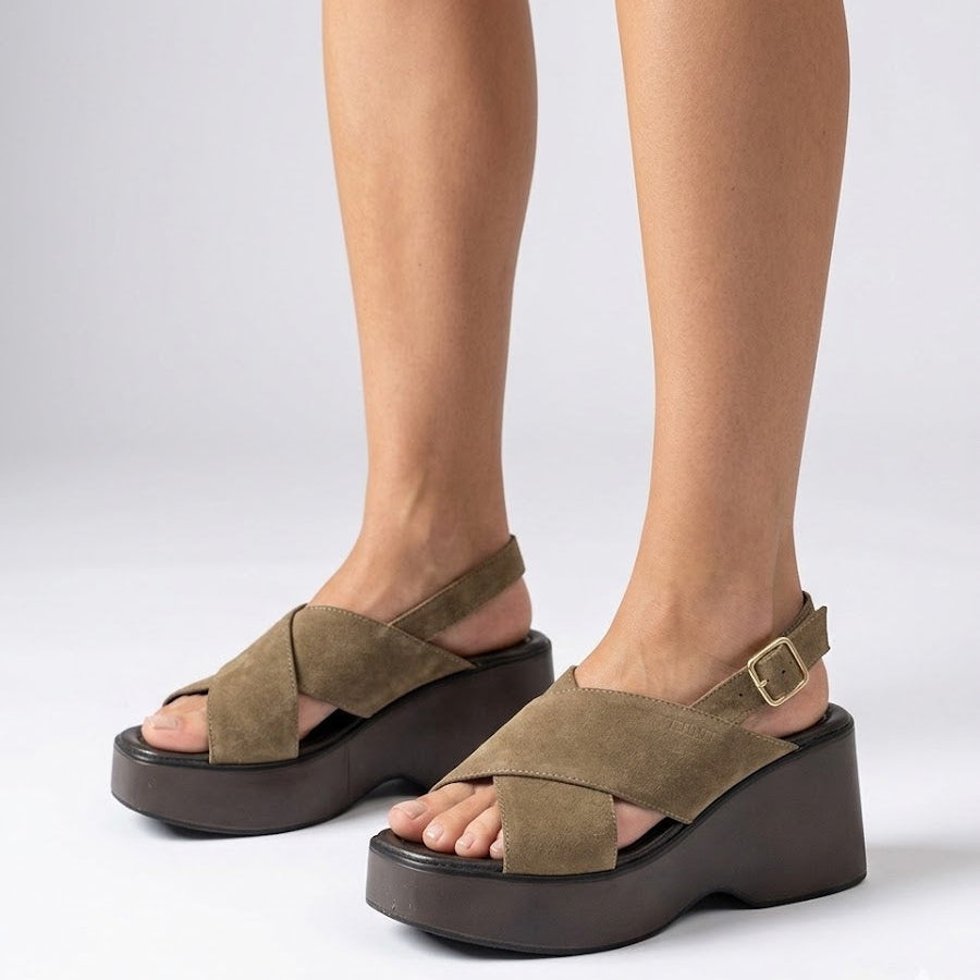 S-13 SANDALIA PLATAFORMA SERRAJE MARRÓN