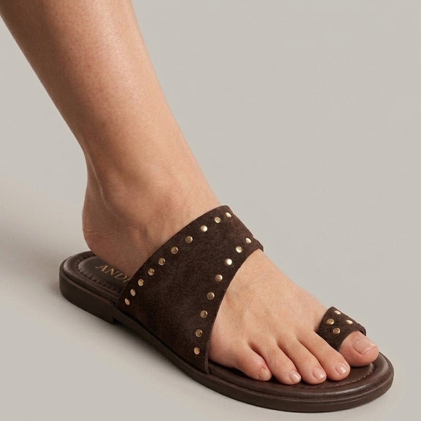 S-8 SANDALIA SERRAJE MARRÓN TACHAS