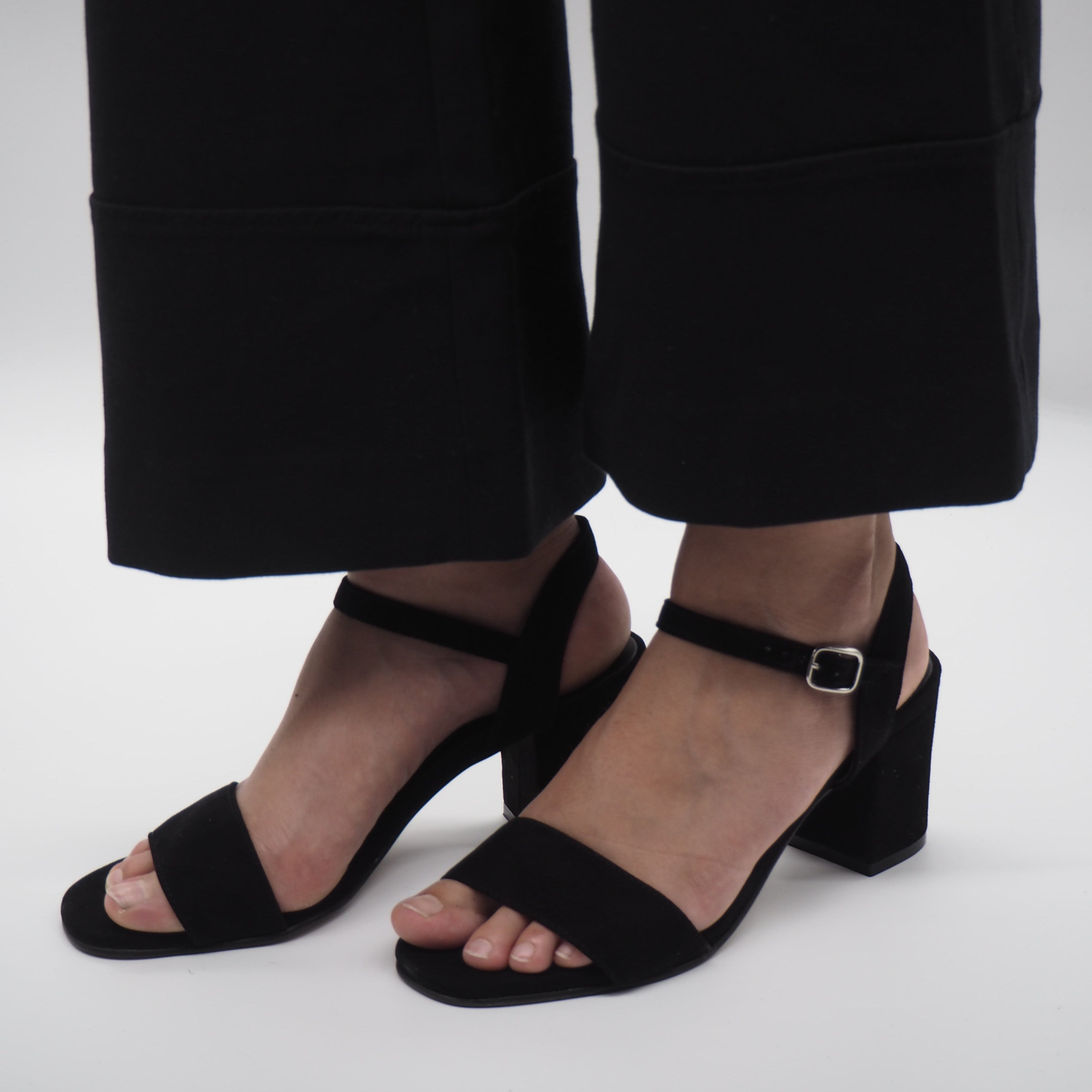 A4914 SANDALIA TACÓN ANTE NEGRO