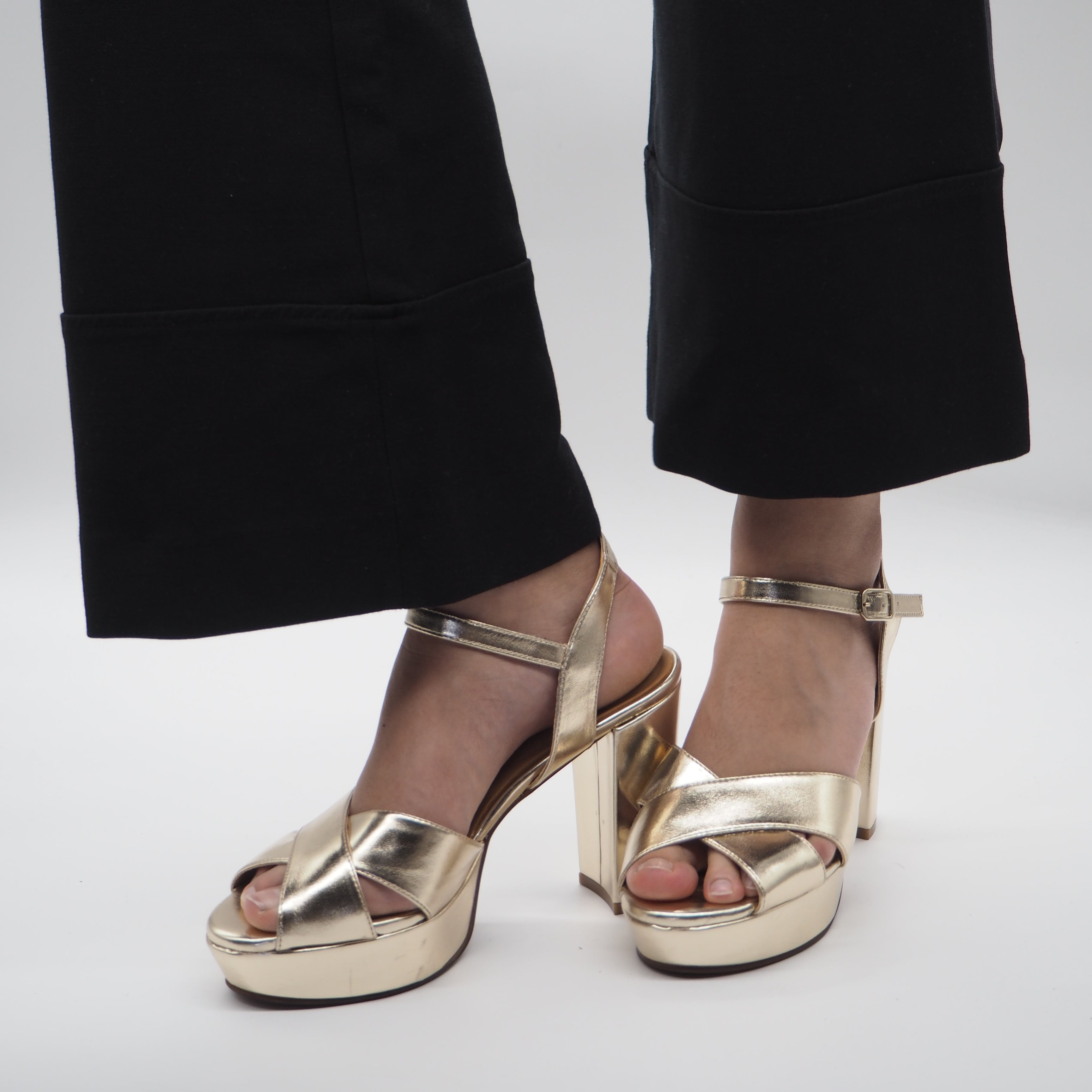 A3124 SANDALIA PLATINO