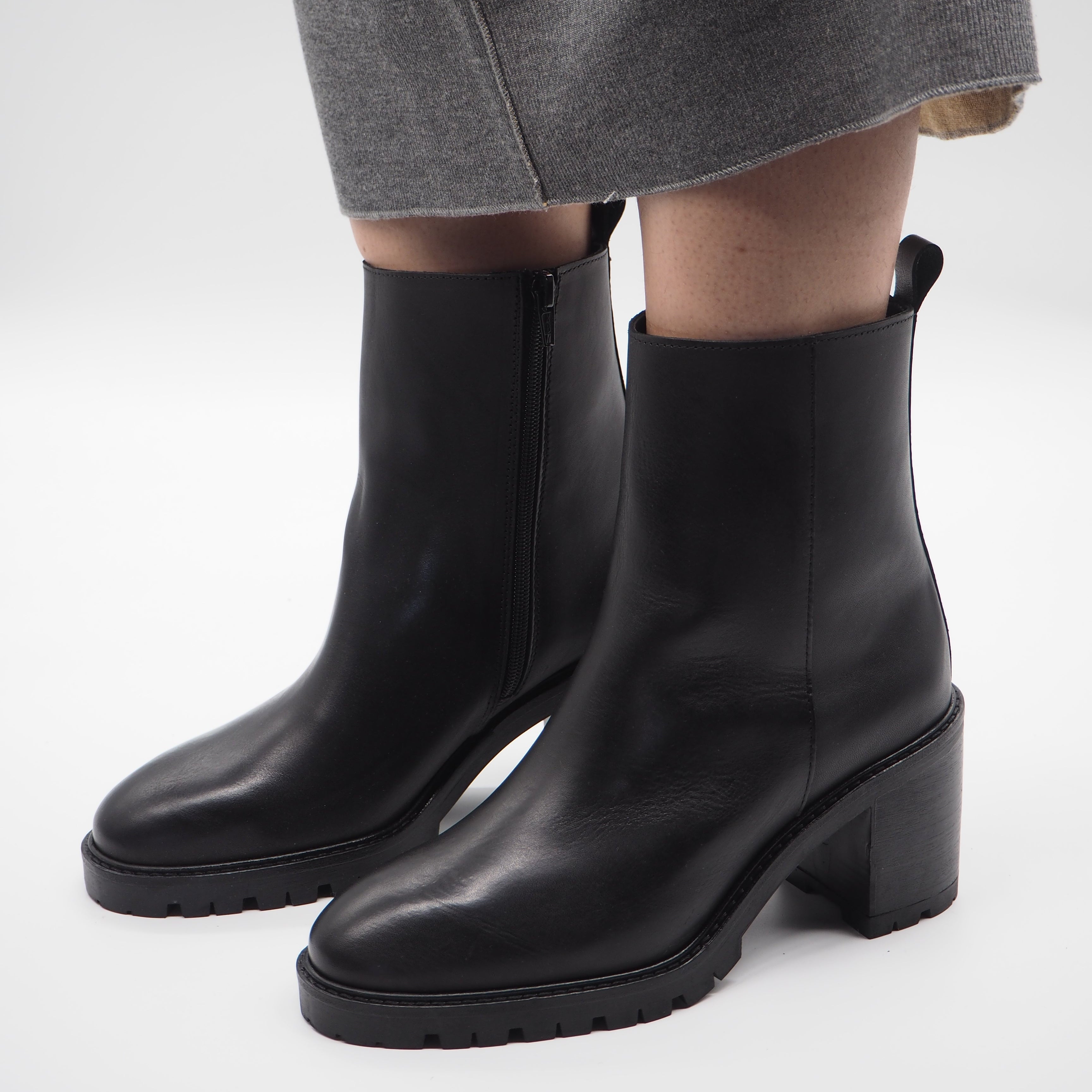 5222 BOTIN PIEL NEGRA