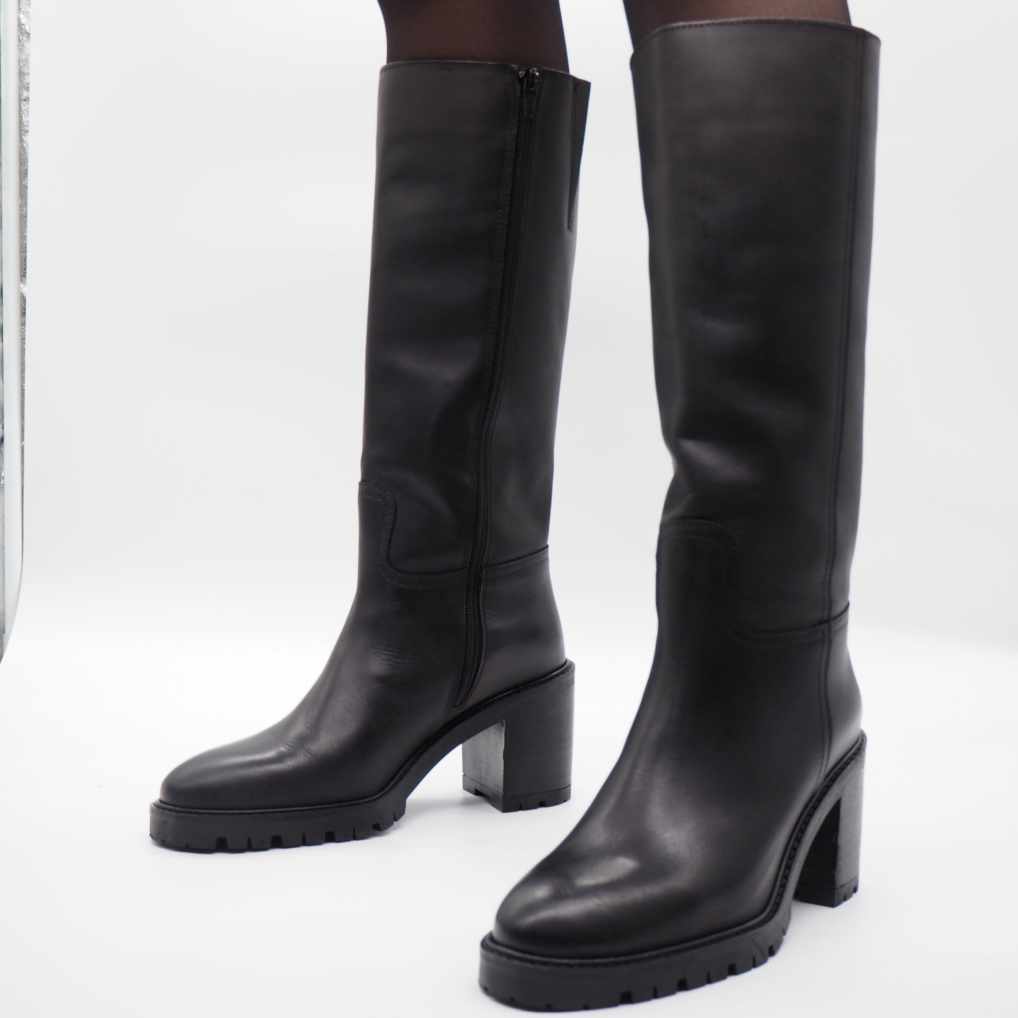 5218 BOTA PIEL NEGRA