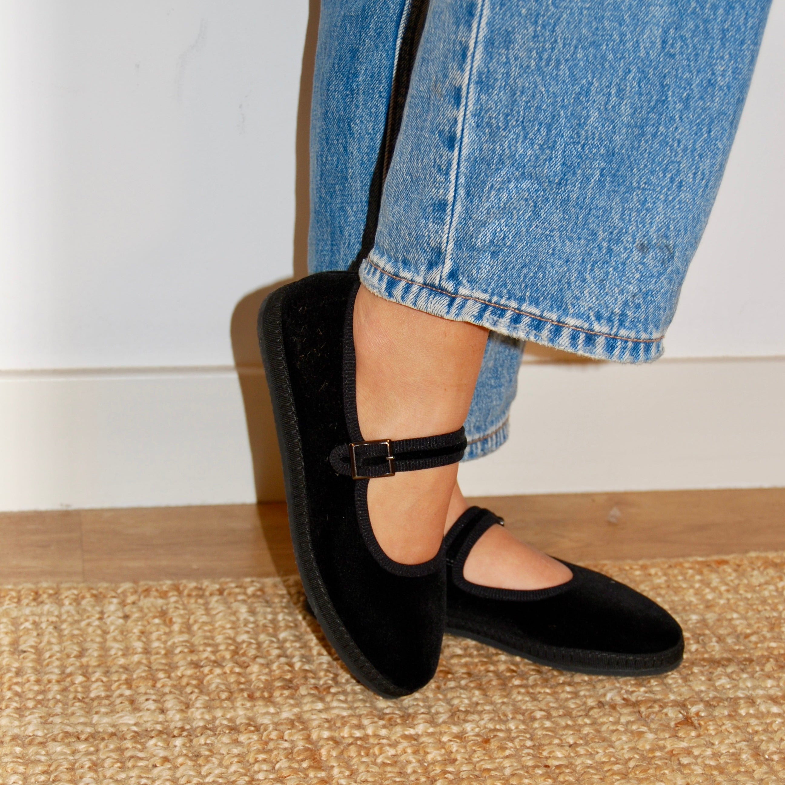 217 BLACK VELVET MARY JAMES